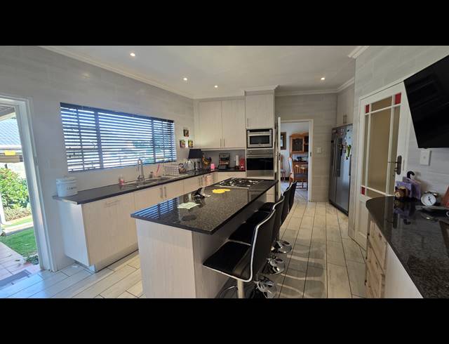 3 BEDROOM FREEHOLD FOR SALE IN BRACKENDOWNS